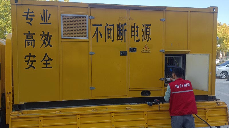 谷城柴油发电机组和UPS电源配合使用时，如何避免切换过程中的电力中断？